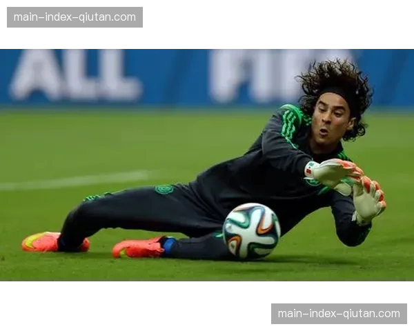 专访兰斯门将：谈扑救成功率高居榜首背后的训练方法与数据分析