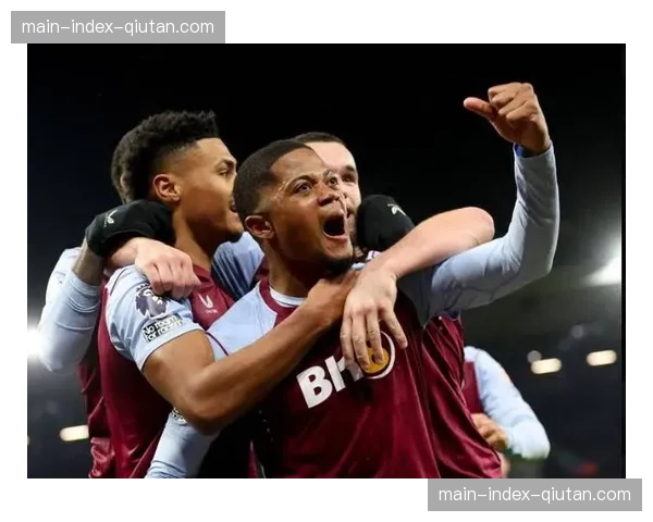 西汉姆联vs维拉半场战罢，双方1-1进入更衣室